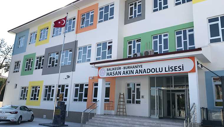 Akfen İnşaat, Burhaniye Hasan Akın Anadolu Lisesi'ni tamamladı