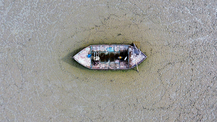 Göçmen kuşların uğrak noktası Karataş Gölü kurudu