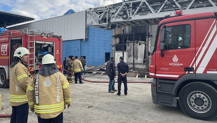 Kadıköy'de AVM'de çıkan yangın söndürüldü