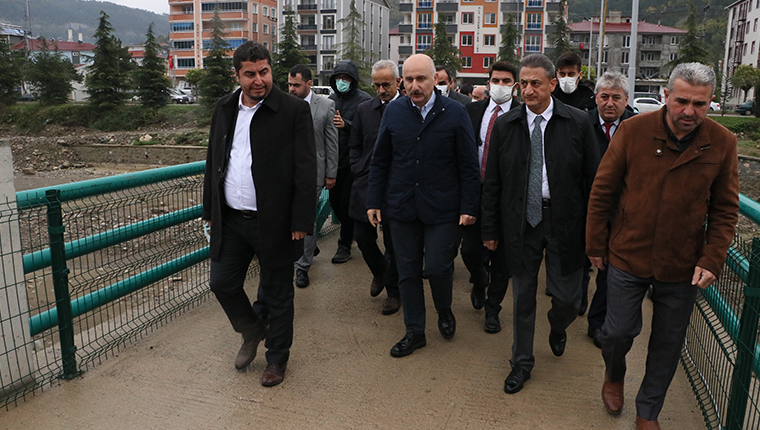 Bakan Karaismailoğlu, Sinop'ta sel bölgesinde incelemelerde bulundu