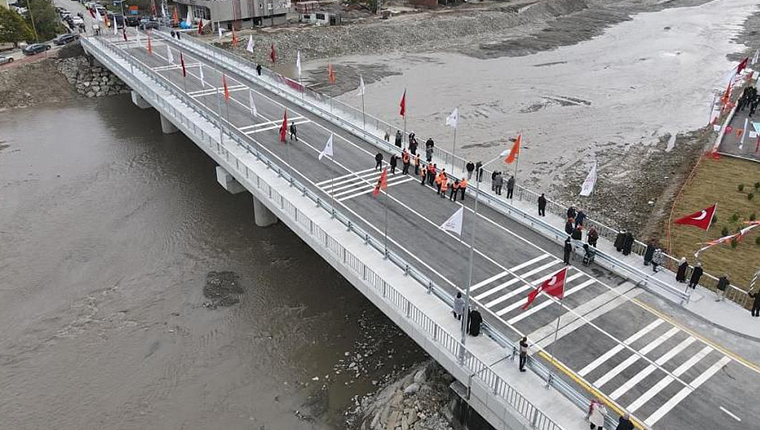 Bakan Karaismailoğlu, Çatalzeytin Köprüsü'nü ulaşıma açtı