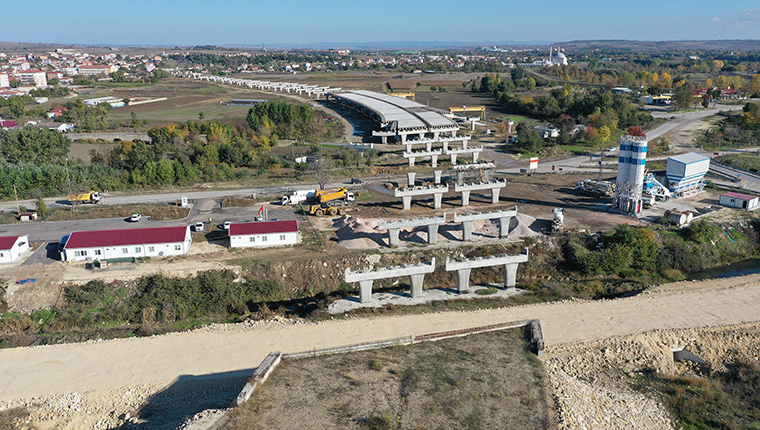 Pazarkule'ye kesintisiz ulaşım sağlayacak köprüde çalışmalar sürüyor