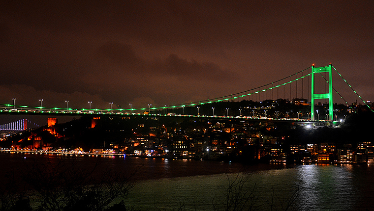 FSM Köprüsü organ bağışına dikkati çekmek için ışıklandırıldı