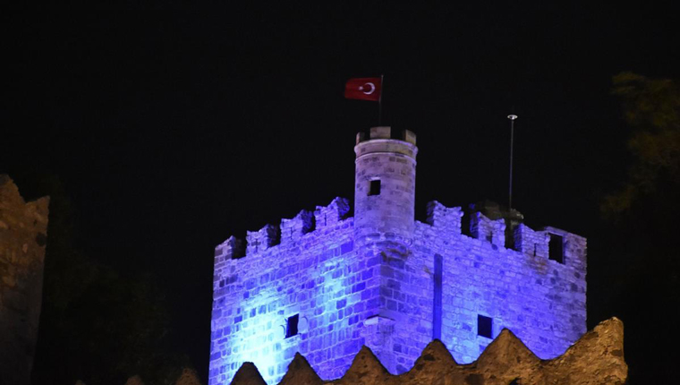 Bodrum Kalesi Dünya Çocuk Hakları Günü'nde maviye büründü!