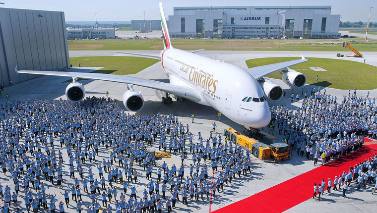 Emirates, 123. Airbus A380 süper jumbo uçağını teslim aldı!