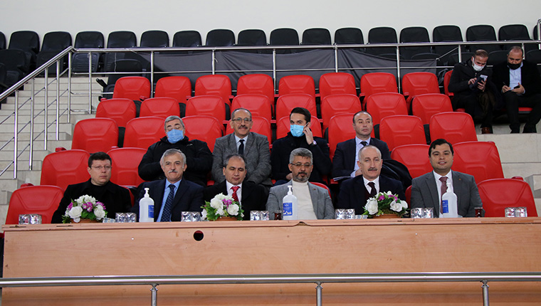 Uşak'ta TOKİ konutları için kura çekildi