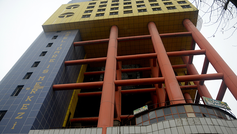 "Dünyanın en saçma binası"nın yıkımı 3 ay sürecek