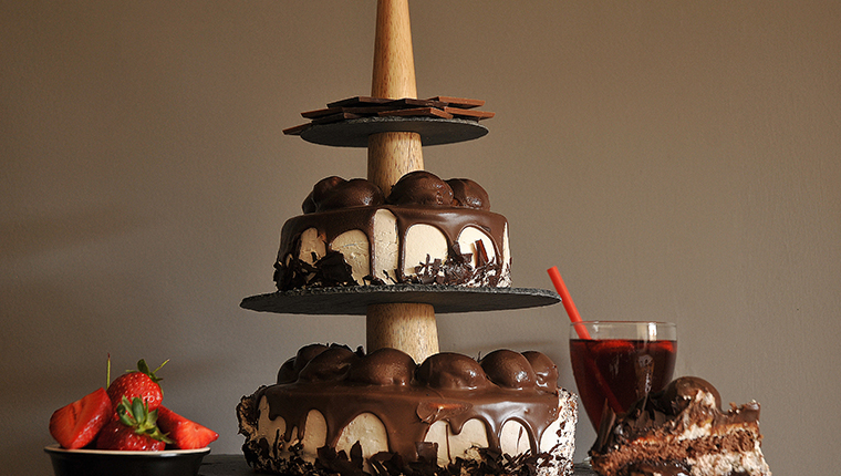 Taşev Etna 3 katlı taş kurabiyelikle farklı lezzetler tek sunumda!