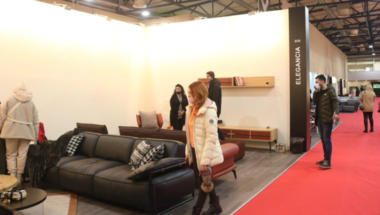 İnegöllü mobilyacılar ürünlerini Ukrayna'daki fuarda tanıtıyor