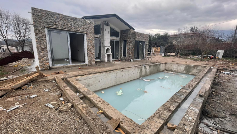 Fethiye'de kaçak olduğu belirlenen 67 inşaat mühürlendi