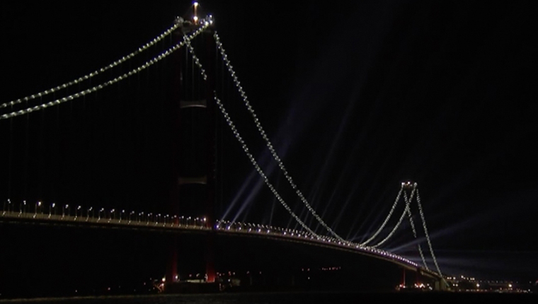 1915 Çanakkale Köprüsü'nde ışık gösterisi yapıldı