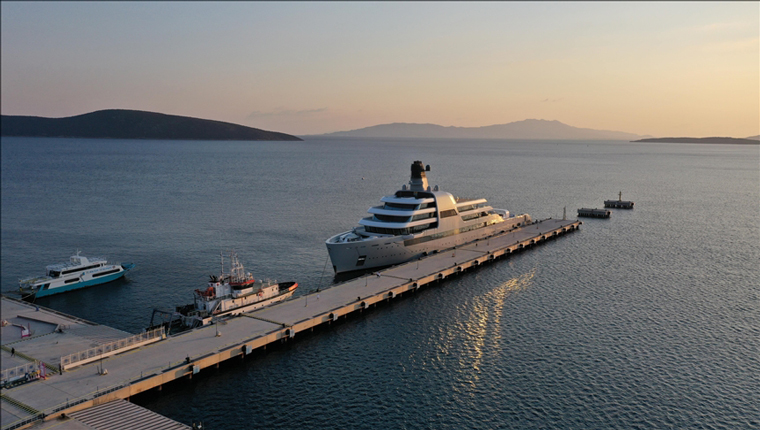 Rus milyarder Abramoviç'in yatı Bordum'da!