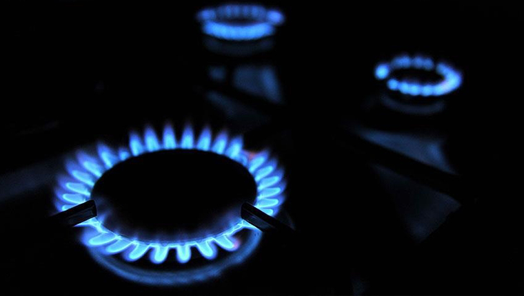 Fatura borcu olan 65 yaş üstü tüketicilerin doğal gazı 3 ay kesilemeyecek