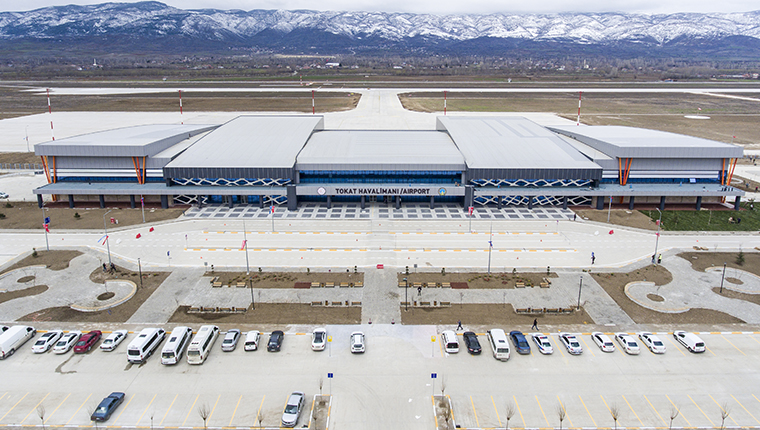 Bakan Karaismailoğlu, tamamlanan Tokat Yeni Havalimanı'nı inceledi