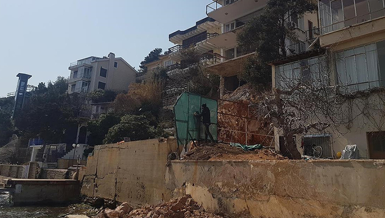 Burgazada plajındaki kaçak inşaat ve iskele çalışması durduruldu