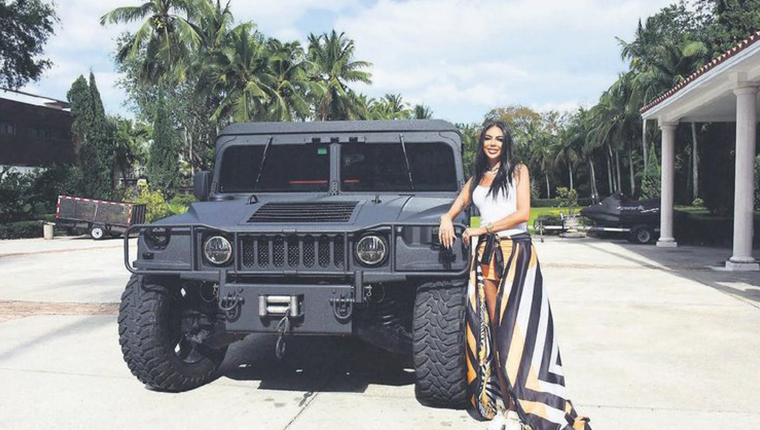 Süreyya Yalçın, Miami'deki malikanesinin kapılarını açtı!