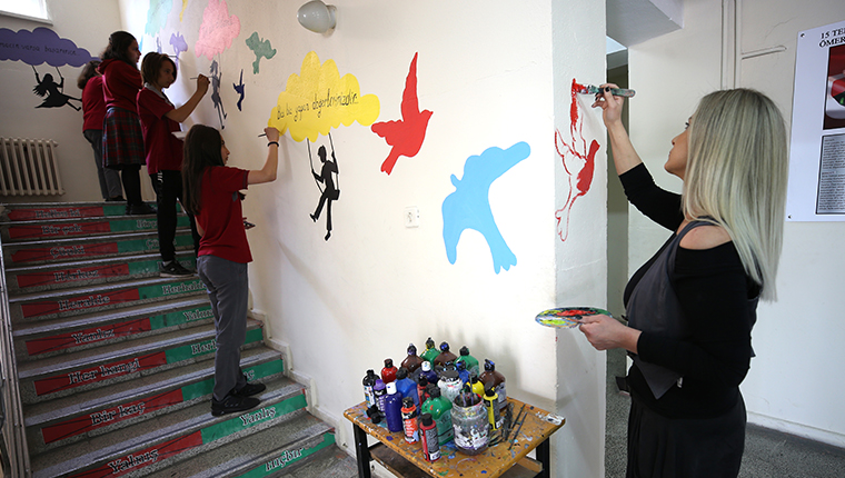 Nevşehir'de okullar "yaşayan duvarlar" projesiyle renklendiriliyor