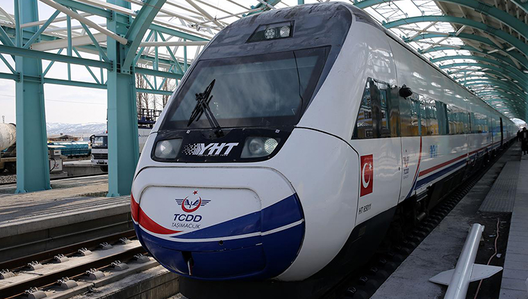 İstanbul'a yılın ilk 5 ayında hızlı trenle 1,1 milyondan fazla yolcu geldi