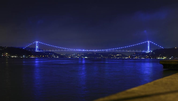 İstanbul’un köprüleri Denizcilik ve Kabotaj Bayramı için aydınlatıldı