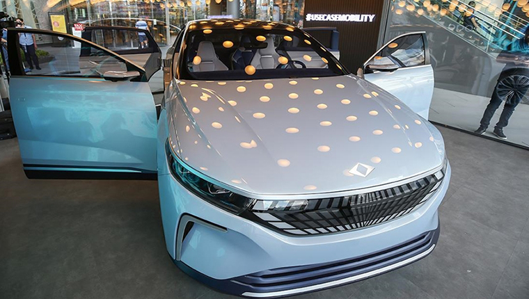 Togg, akıllı otomobilini Zorlu Center'da görücüye çıkardı!