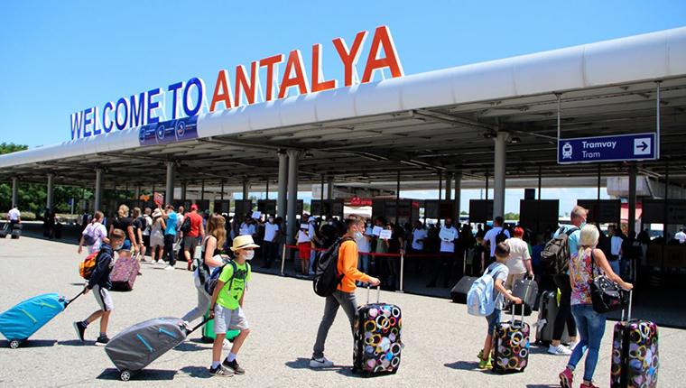 Antalya’ya havayoluyla gelen turist sayısı 7 milyona ulaştı!