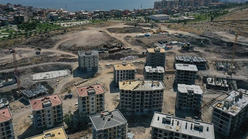İzmir'de deprem konutlarının teslimi 10 gün içinde tamamlanacak