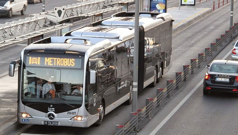 Cevizlibağ Metrobüs Durağı beton yol çalışması sebebiyle Söğütlüçeşme yönüne kapatıldı