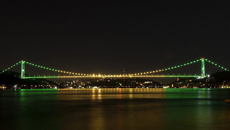 FSM Köprüsü, Brezilya bayrağının renklerine büründü