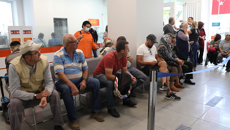 Sosyal konut projesinin ikinci gününde başvuru sayısı 1,5 milyonu geçti