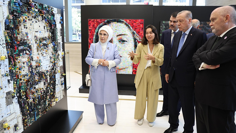 Emine-Recep Tayyip Erdoğan çifti Türkevi'nde açılan atık sergisini gezdi