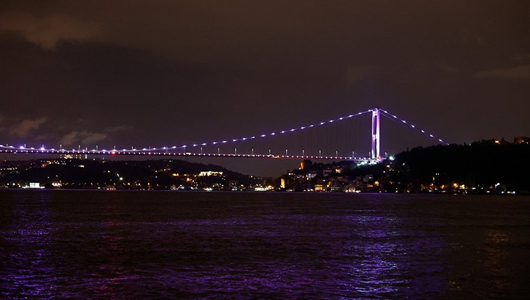 FSM Köprüsü, Dünya Alzaymır Günü için mor renge büründü