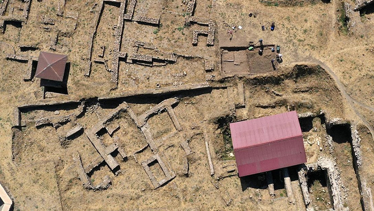 Bitlis Kalesi'ndeki kazılarda konut kalıntıları ortaya çıkarıldı