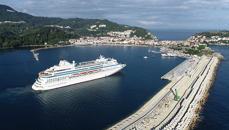 Amasra dördüncü kruvaziyer gemisini ağırladı