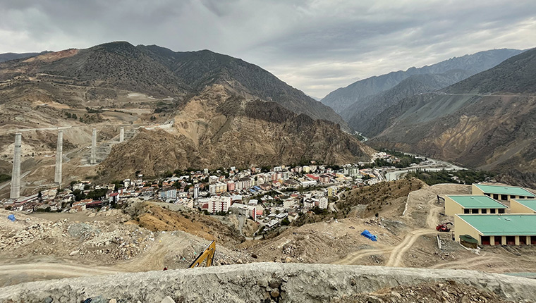 Yusufeli'nde yeni ilçe merkezine taşınma süreci devam ediyor