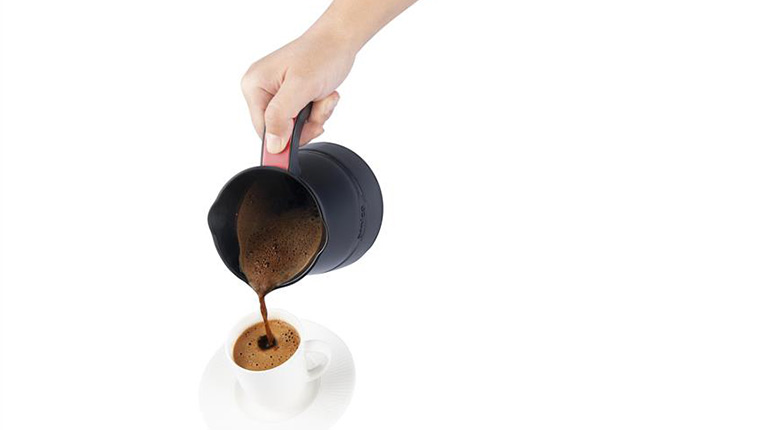 Arnica köpüklü Türk kahvesi makinesi ile kahveler "tam kıvamında"