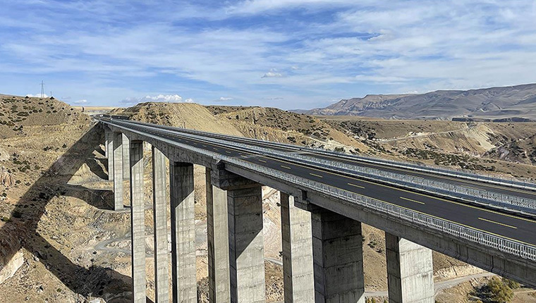 Kars-Erzurum arasındaki Taşlı Güney-2 Viyadüğü hizmete açıldı