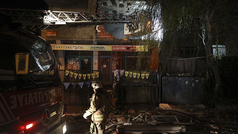 Avcılar'da ev sahibine kızan kiracı evi yaktı!