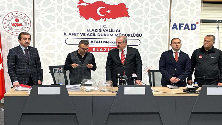 Elazığ'da 169 deprem konutu için kura çekildi