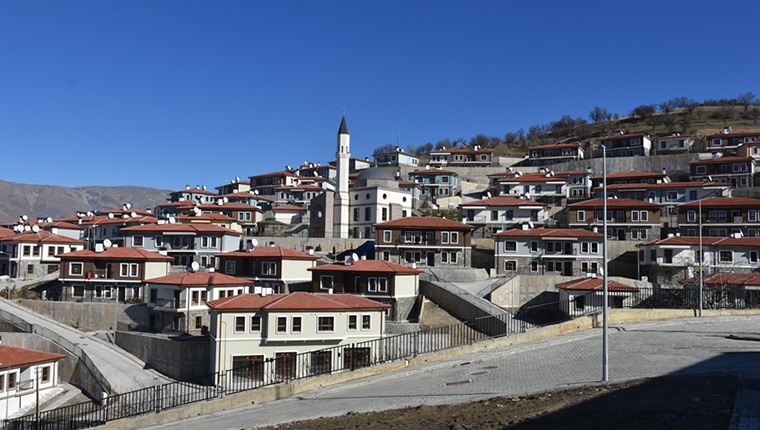 Malatyalı depremzedeler evlerine kavuşmanın mutluluğunu yaşıyor