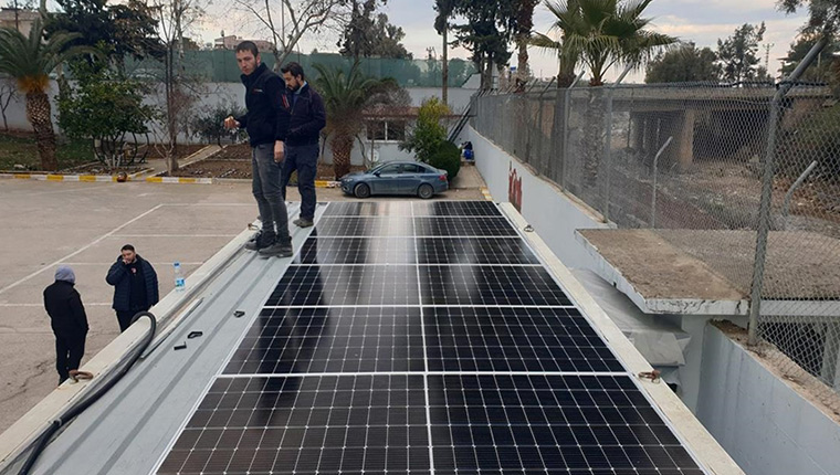 Güçlerini birleştirip deprem bölgesine güneş enerjisi taşıdılar