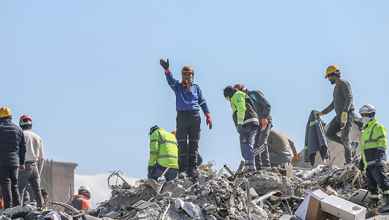 Deprem bölgesinde ortalama 4 dakikada bir artçı sarsıntı yaşanıyor