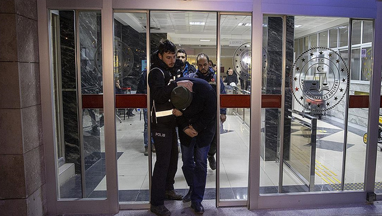 Depremlerde yıkılan binalarla ilgili tutuklananların sayısı 188'e yükseldi