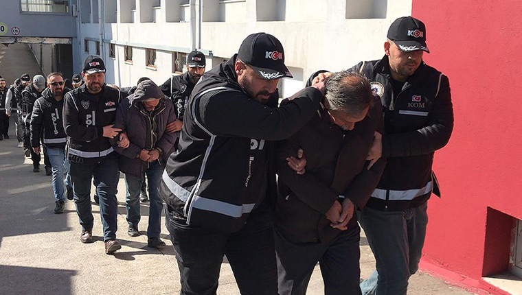 Depremlerde yıkılan binalarla ilgili tutuklananların sayısı 247'ye yükseldi