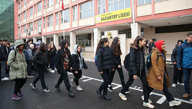 Gaziantep, Adana ve Osmaniye'de eğitim öğretim yeniden başladı