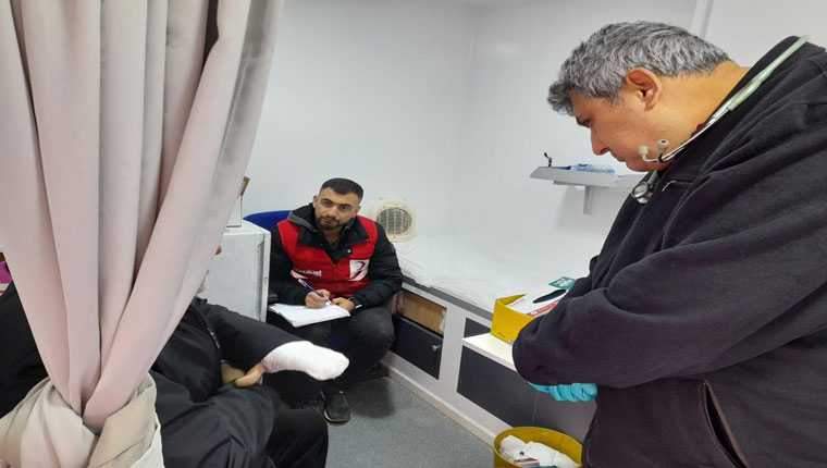 Türk Kızılay, depremzedelere sağlık hizmetini sürdürüyor 