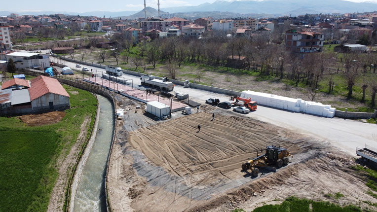 Malatya’da depremzede esnaf için iş yerleri kuruluyor