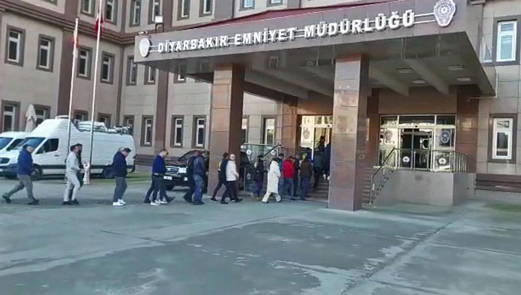 Diyarbakır'da "deprem" ve "togg" kredisi dolandırıcılarına operasyon