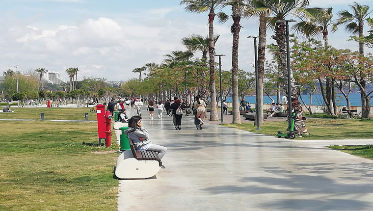 Antalya ve Muğla sahillerinde bayram tatili yoğunluğu yaşanıyor