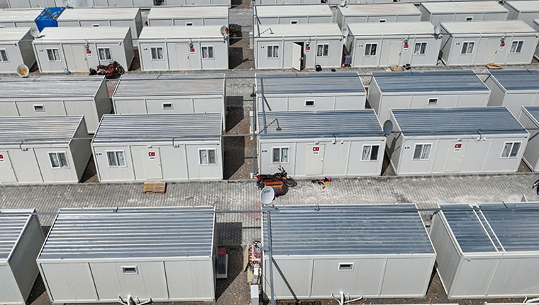 Türkoğlu'ndaki depremzedeler çadırdan konteynere taşınıyor