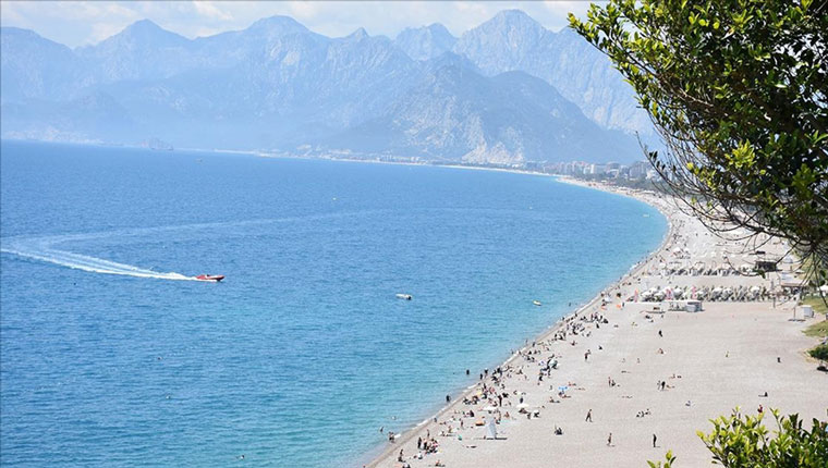 Antalya ilk 4 aydaki ziyaretçi sayısıyla turizmde rekor sinyali verdi!